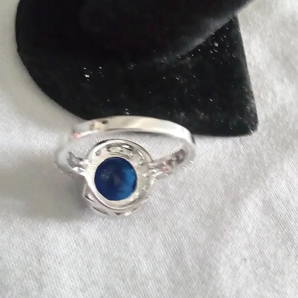 Petite 2ct sapphire cocktail ring Size 8 - Picture 5 of 6